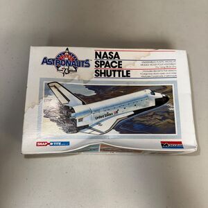 Vintage NASA Space Shuttle Model 1986 Monogram Snap Tite Astronauts 1/200 #5905